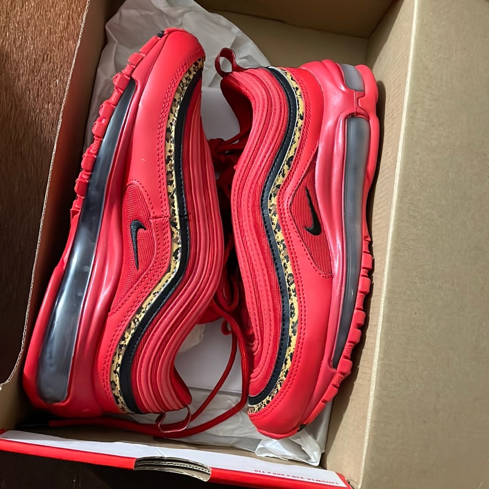 Women's Air Max 97 Size 6.5. Like new.
